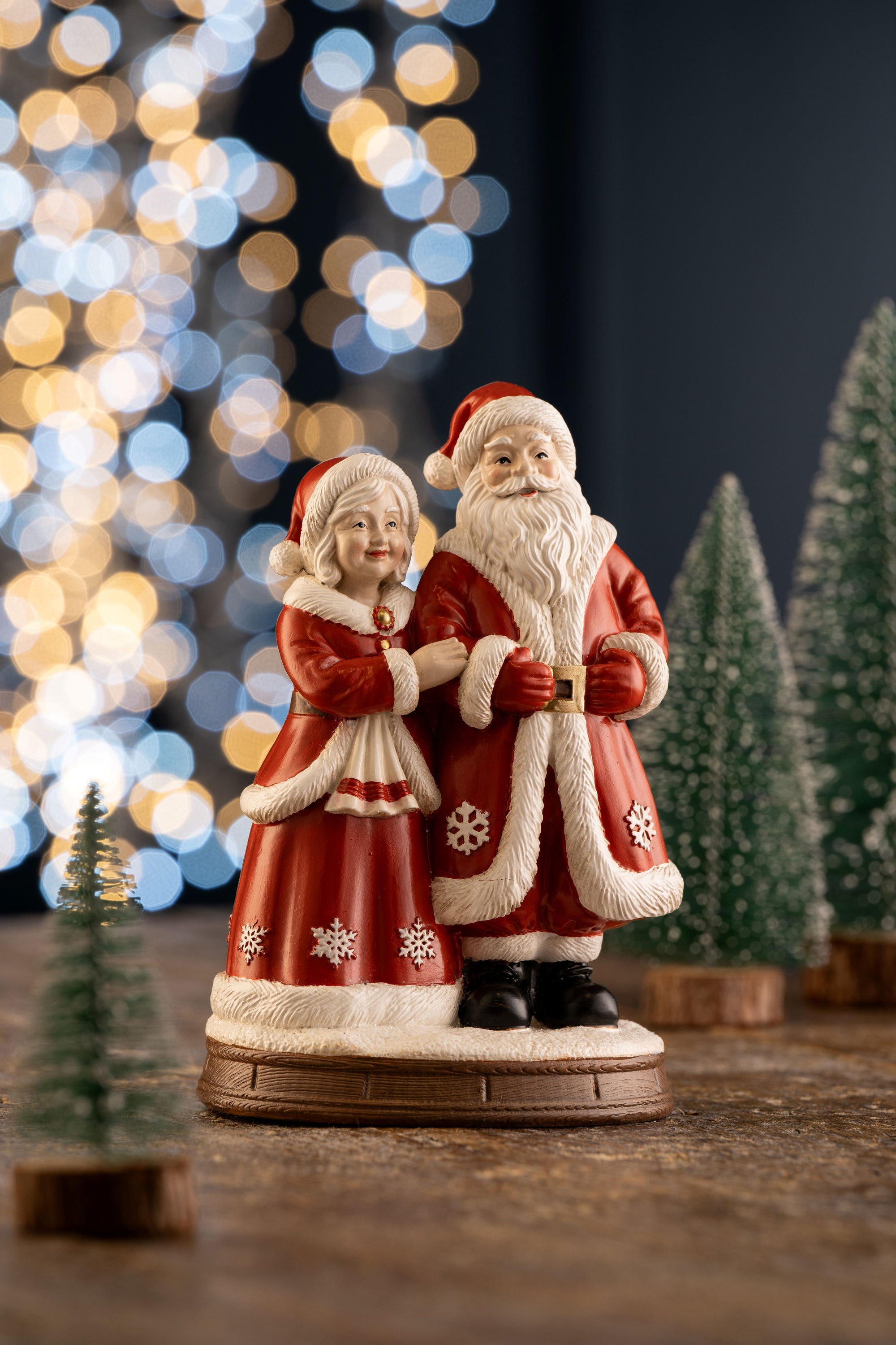 Aynsley Mr & Mrs Claus Figurine-Goviers