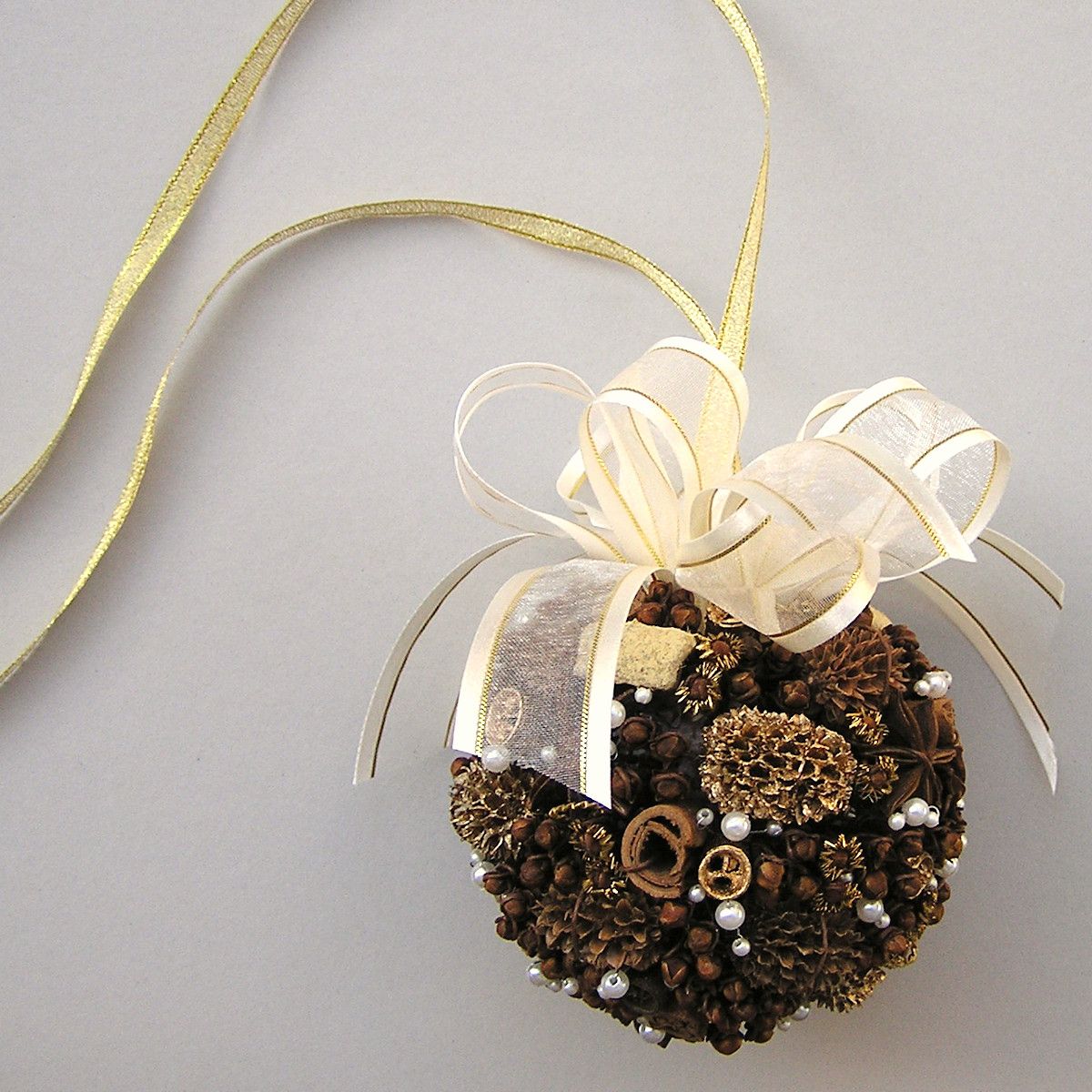 Goviers Christmas Large Bauble With Bow - Gold - DELIVERY OCTOBER-Goviers