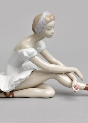 Lladro Rose Ballet-Goviers